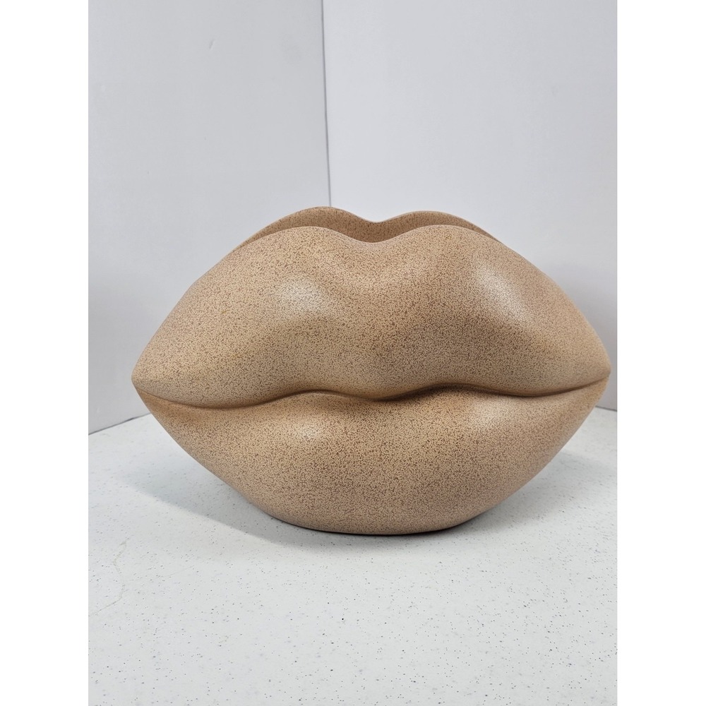 10" Beige Tan Moulded Pout Lips Home Decoration Planter Shelf Display Sculpture‎